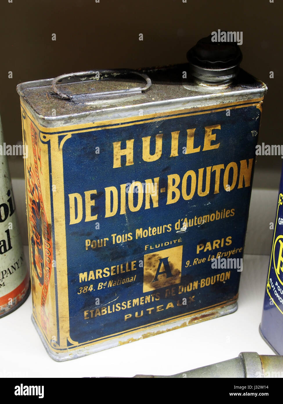 Une image montrant une boîte à huile de de Dion-bouton, un constructeur automobile français historique. Banque D'Images