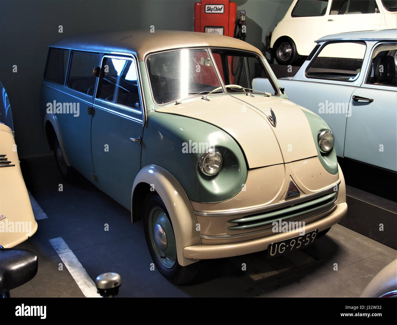 Une Lloyd LT 600 de 1958, dotée d'un moteur 2 cylindres de 596 cm3, produisant 19 chevaux et capable d'atteindre 85 km/h. La voiture faisait partie des développements automobiles au milieu du XXe siècle en Allemagne. Banque D'Images