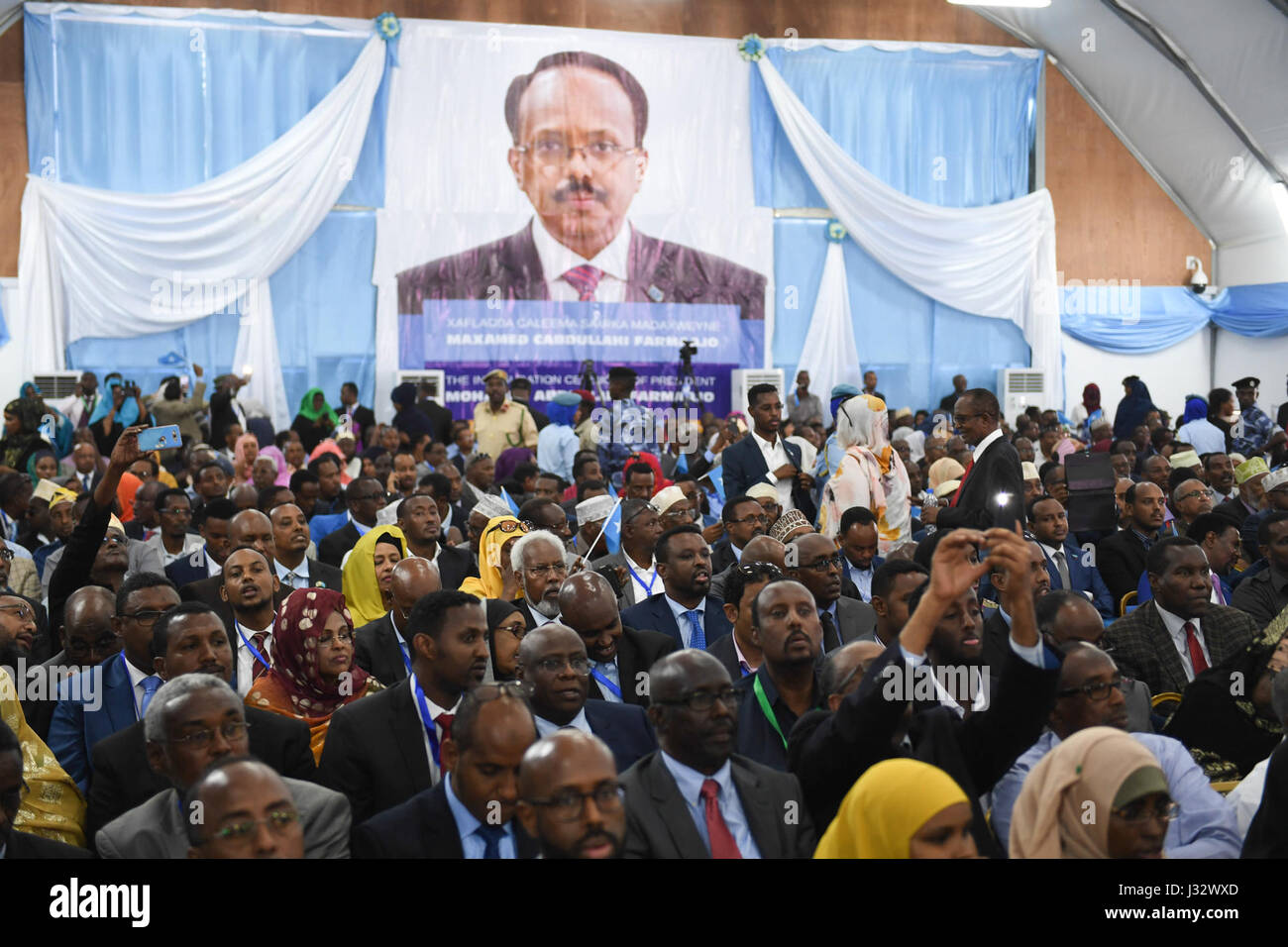 Les invités à la cérémonie d'investiture du président nouvellement élu de la Somalie Mohamed Abdullahi Farmaajo à Mogadiscio le 22 février 2017. L'AMISOM Photo / Ilyas Ahmed Banque D'Images