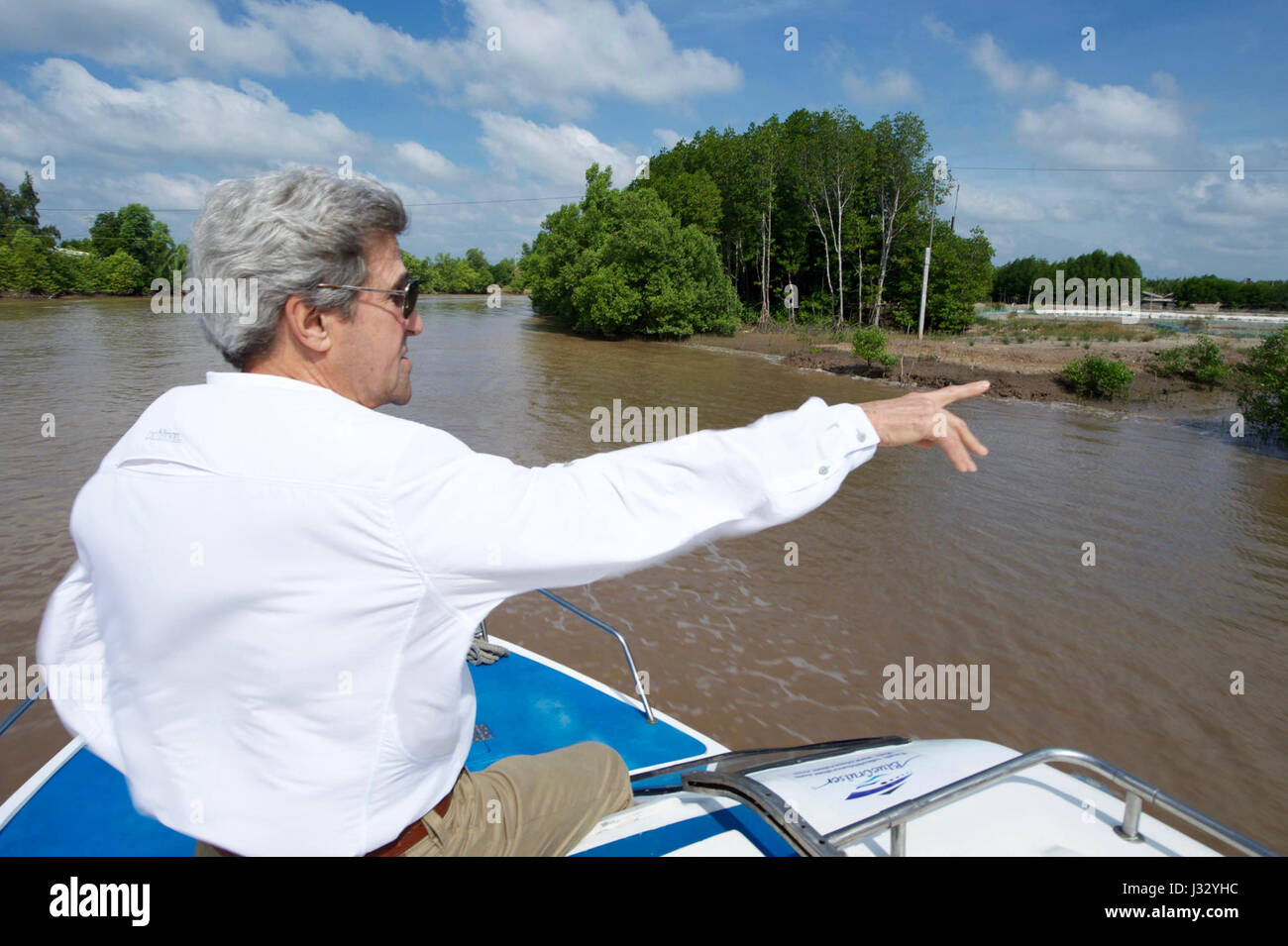 Le 14 janvier 2017, le secrétaire d'État américain John Kerry a revisité la rivière Bay Hap au Vietnam, où il a obtenu la Silver Star pour son service en tant qu'officier de la marine américaine. La visite a mis en lumière ses efforts de réconciliation de guerre et de réduction des dommages environnementaux dans le delta du Mékong. Banque D'Images
