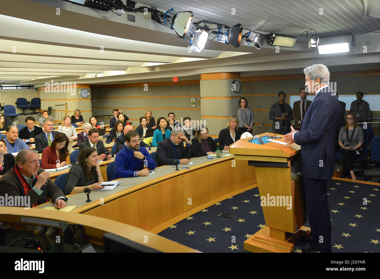 Le dernier jour de son mandat, le secrétaire d'État américain John Kerry assiste brièvement au Daily Press Briefing au département d'État américain, offrant un dernier engagement avec la presse. Banque D'Images