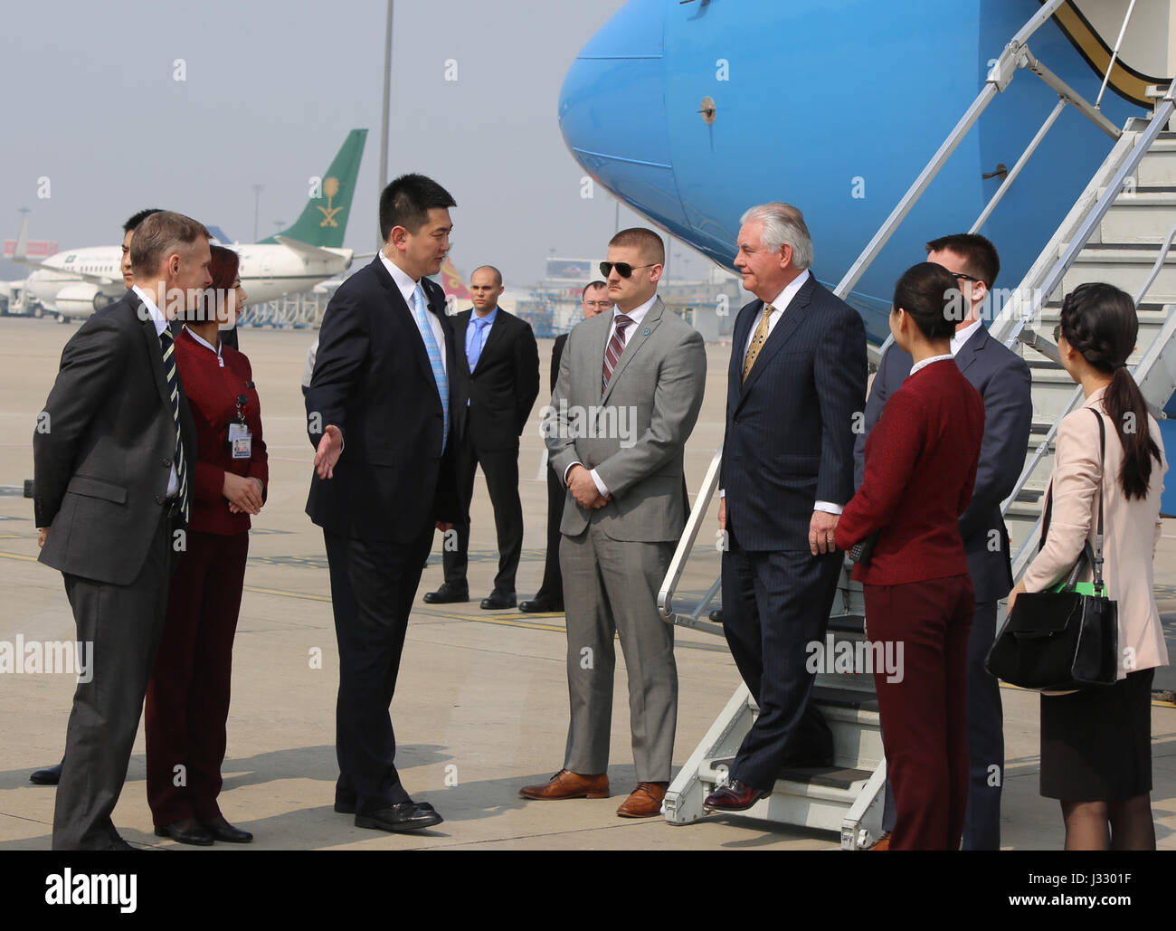 La secrétaire d'État des États-Unis, Rex Tillerson est accueilli à son arrivée à Beijing, Chine, le 18 mars 2017. Banque D'Images