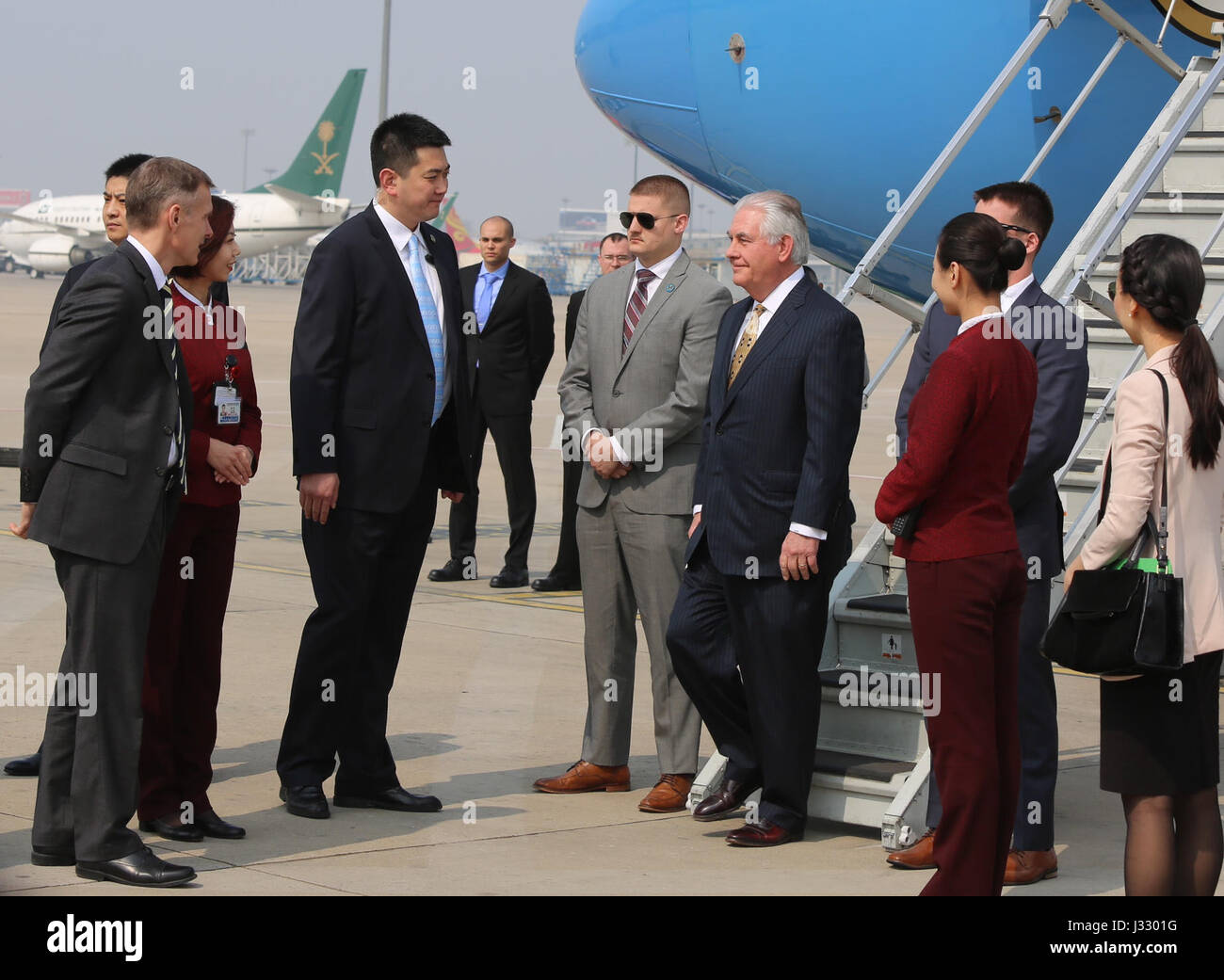 La secrétaire d'État des États-Unis, Rex Tillerson est accueilli à son arrivée à Beijing, Chine, le 18 mars 2017. Banque D'Images