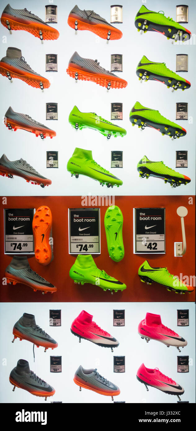 Chaussures de football Nike affichez dans Sports Direct store. UK Photo  Stock - Alamy