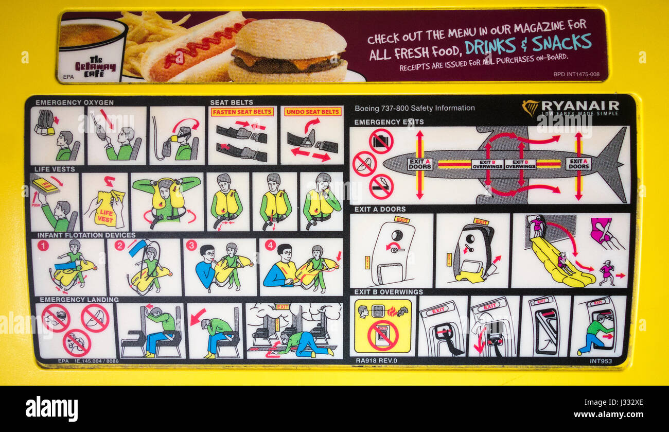 Ryanair instructions de sécurité à l'arrière du siège appuie-tête. Banque D'Images