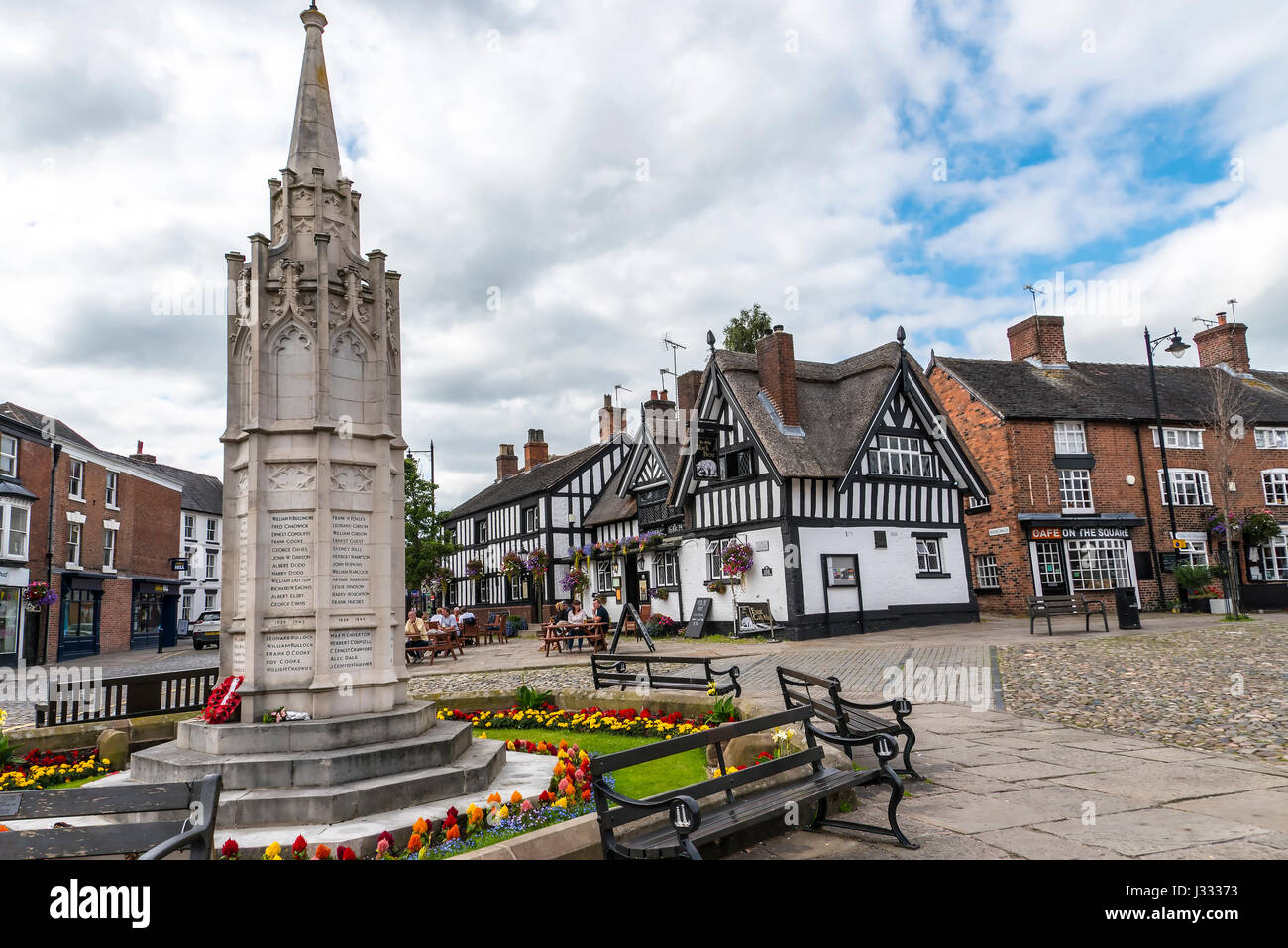 Monument commémoratif de guerre à la place du marché historique de Cheshire Sandbach Banque D'Images