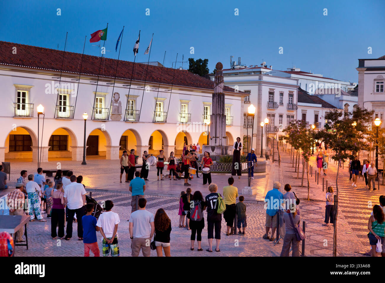 Praca da Republica, au crépuscule, Tavira, Algarve, Portugal Banque D'Images