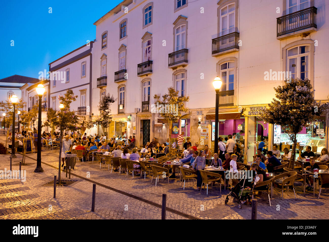 Praca da Republica, au crépuscule, Tavira, Algarve, Portugal Banque D'Images