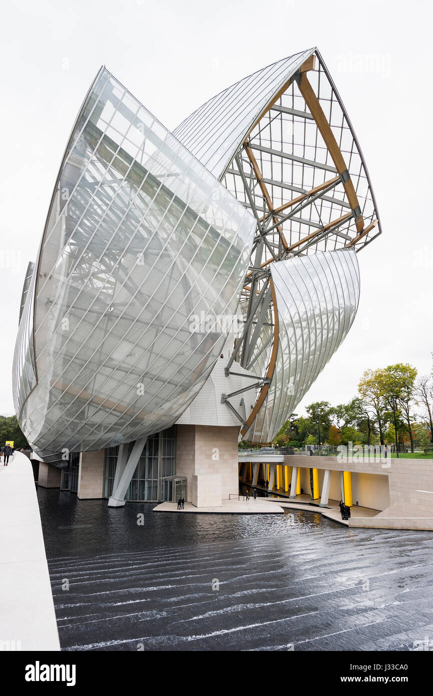 Fondation Louis Vuitton, Museum, Bois de Bologne, Ile de France, France,  Paris Stock Photo - Alamy