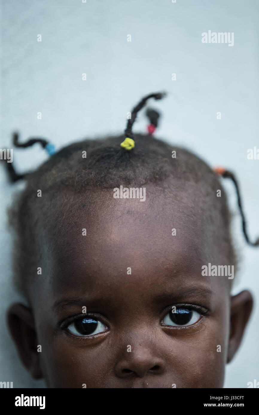 Potrait d'une petite fille native, Sao Tomé, Sao Tomé et Principe, Afrique Banque D'Images