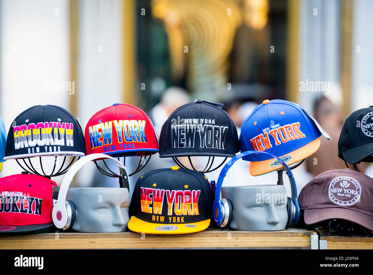Les casquettes de base-ball dans un magasin à Manhattan, New York, USA  Photo Stock - Alamy