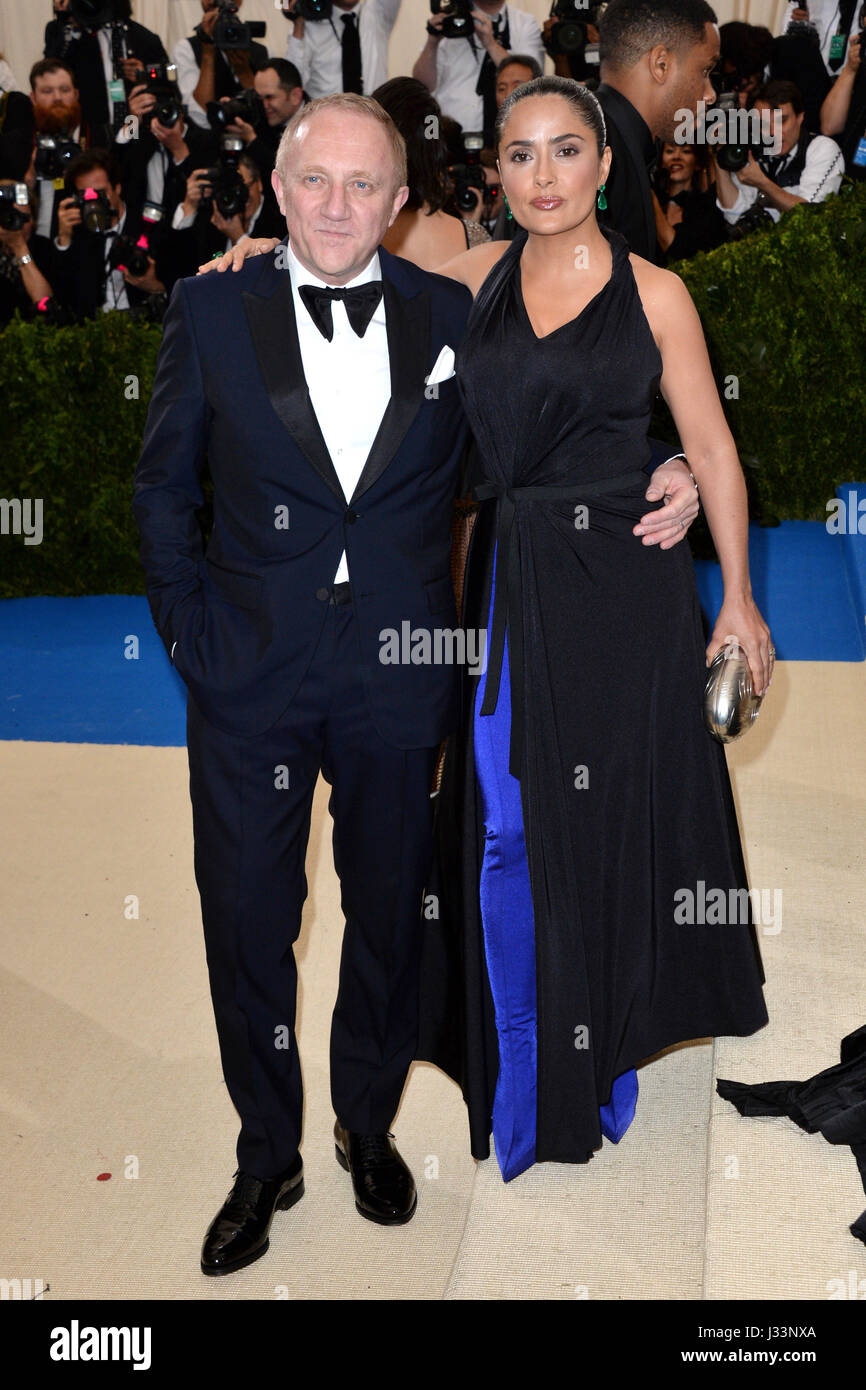 Francois-Henri Pinault et Salma Hayek qui fréquentent le Metropolitan Museum of Art Costume Institute Gala-bénéfice 2017, à New York, USA. Banque D'Images