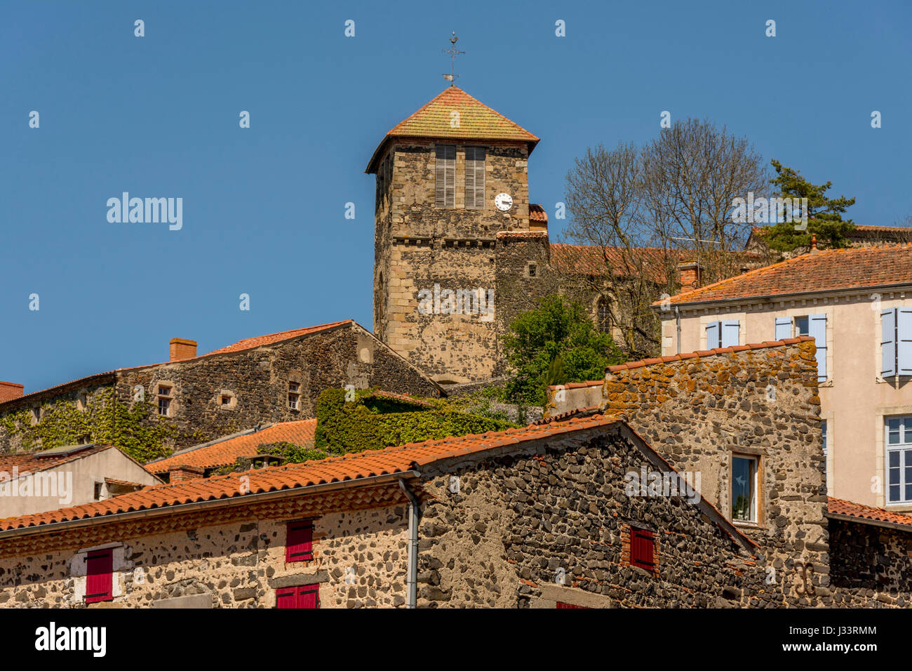 Le village d'Usson a été étiqueté les plus Beaux villages de France, les plus beaux villages de France. Puy-de-Dôme Auvergne-Rhône-Alpes, France Banque D'Images