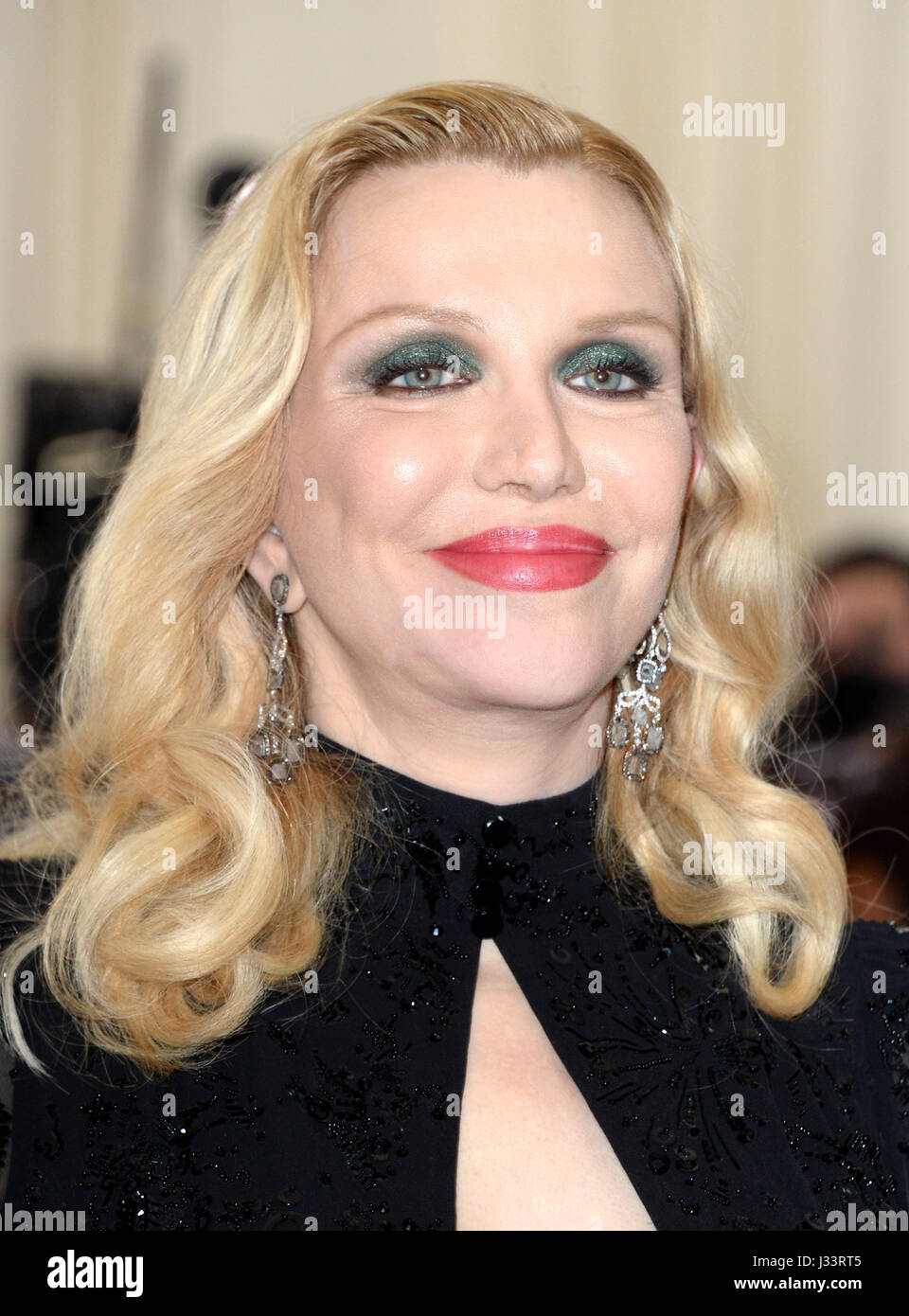 Courtney Love qui fréquentent le Metropolitan Museum of Art Costume Institute Gala-bénéfice 2017, à New York, USA. ASSOCIATION DE PRESSE Photo. Photo date : lundi 1er mai 2017. Voir PA Story SHOWBIZ Gala. Crédit photo doit se lire : Aurore Marechal/PA Wire Banque D'Images
