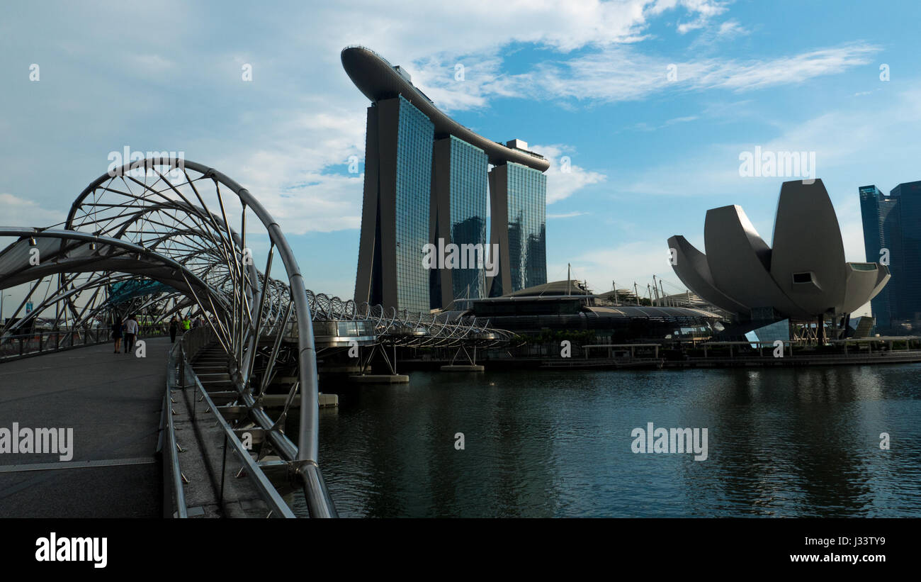L'Helix Bridge, Marina Bay Sands et musée ArtScience Singapour Banque D'Images
