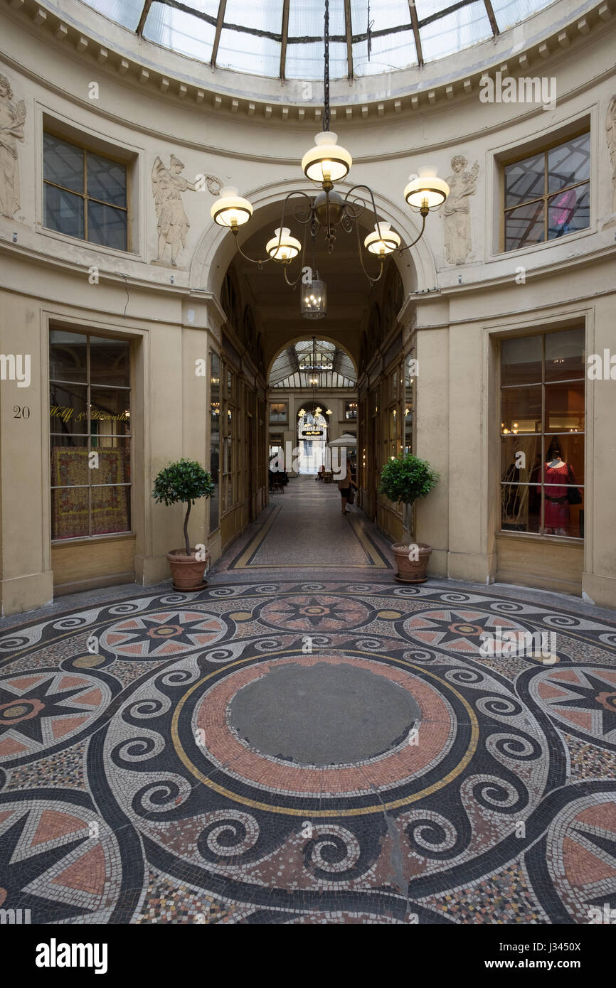 Galerie Vivienne à Paris, France. Pour l'intérieur des grands magasins. Banque D'Images