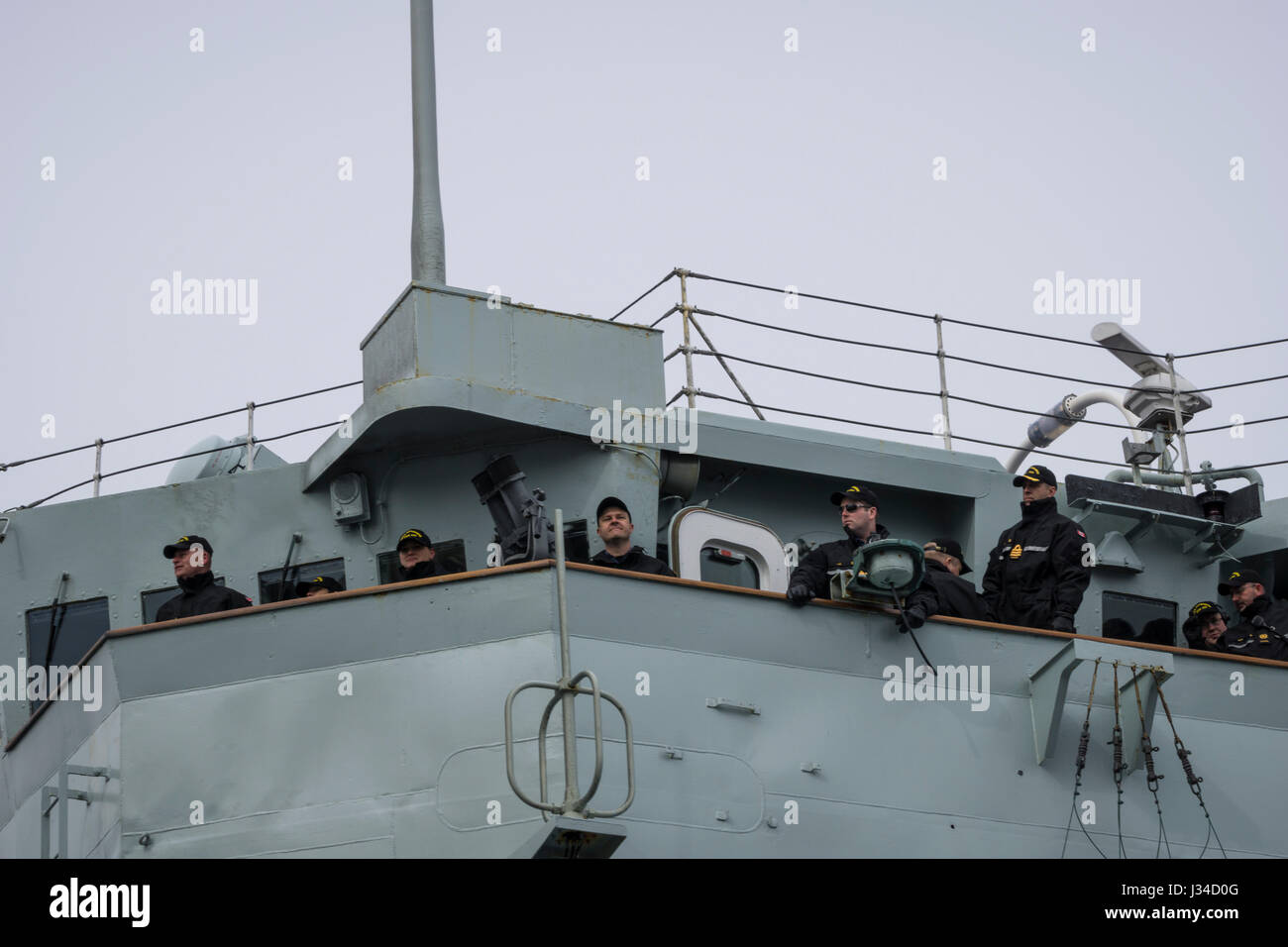 Les marins participent à la cérémonie de remise des prix du destroyer NCSM ATHABASKAN à Halifax, en Nouvelle-Écosse, au Canada. Banque D'Images