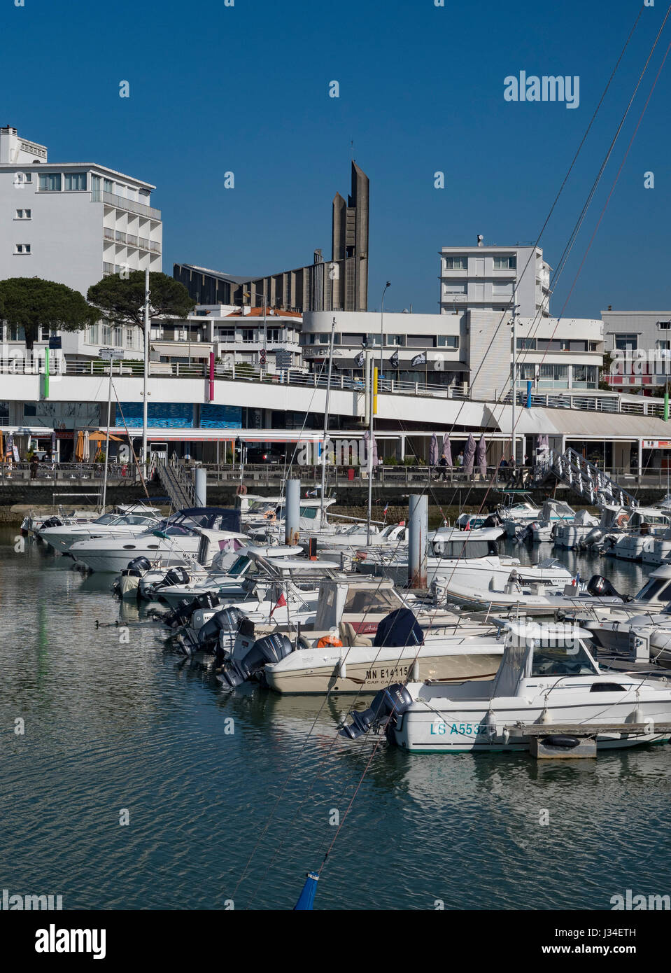 Vue panoramique sur le port de plaisance de Royan. Banque D'Images