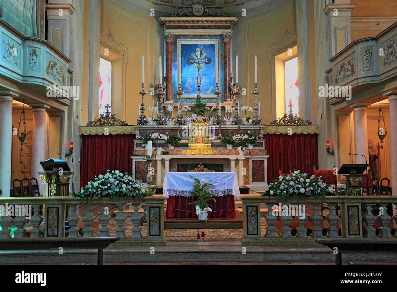 À l'intérieur de l'église de Brescello, place pour les films de Don Camillo et Peppone, Brescello, Province de Reggio Emilia, Emilia-Romagna, Italie Banque D'Images