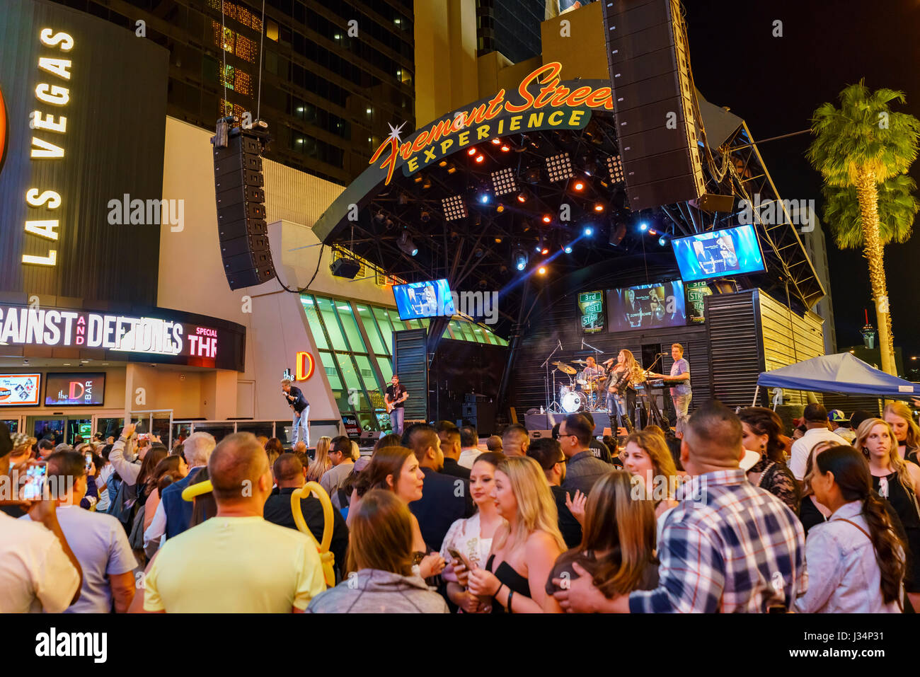 Las Vegas, APR 29 : performance nocturne le 29 AVR 2017 lors de la 3e étape, la rue Fremont Street, le centre-ville de Las Vegas Banque D'Images