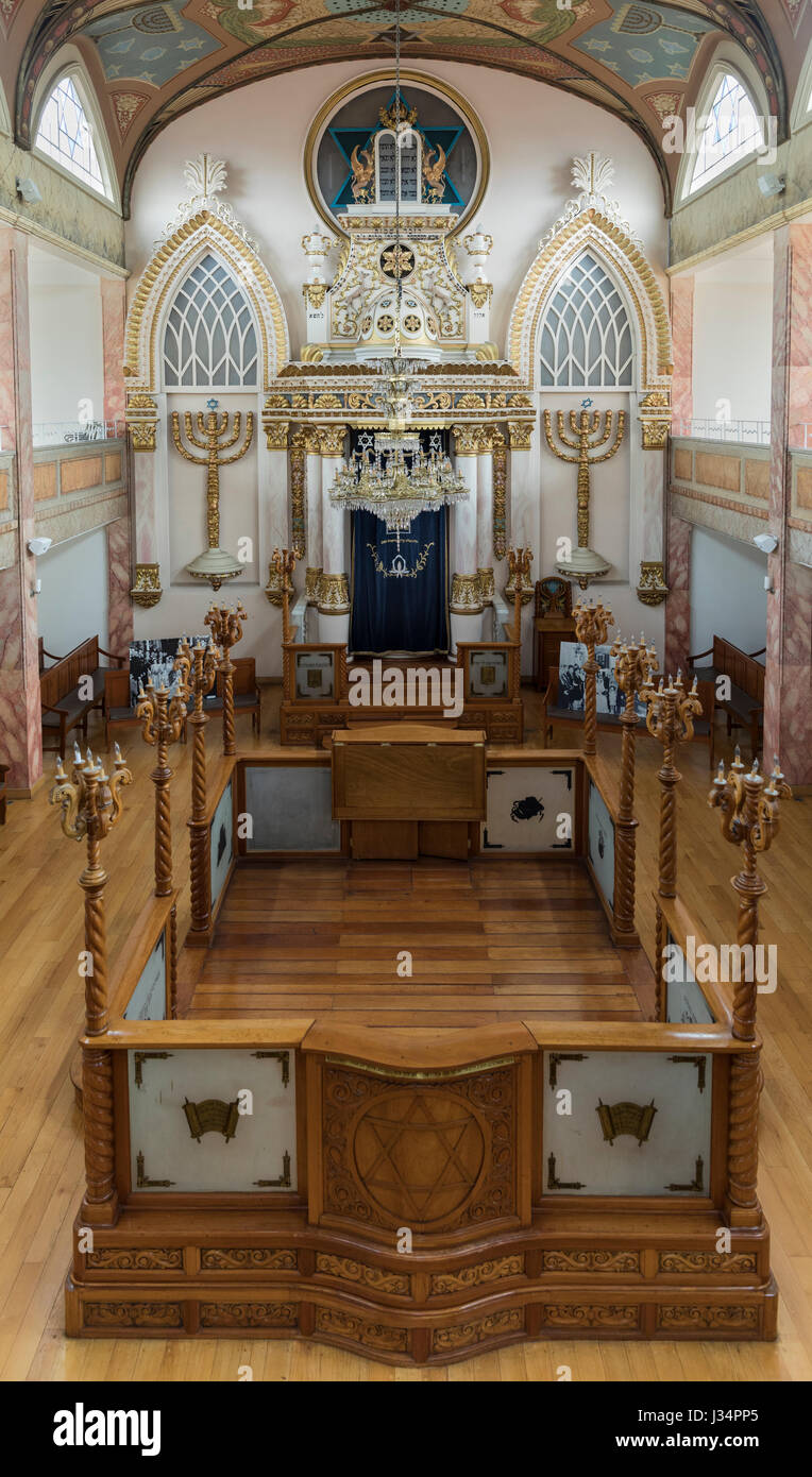 La ville de Mexico, Mexique - 24 Avril 2017 : Intérieur de Sinagoga Justo Sierra Historica, la première synagogue. La section ci-dessous pour hommes, femmes en ci-dessus. Banque D'Images