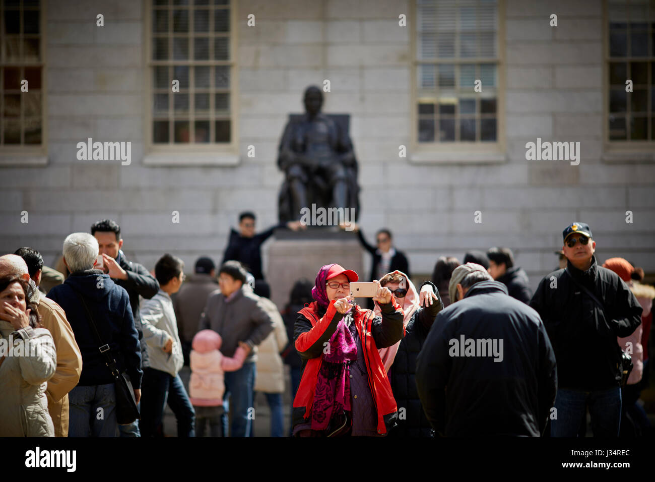 John Harvard sculpture par Daniel Chester French Harvard Yard , bâtiment , l'Université Harvard, Camebridge, Boston, Massachusetts, United States, USA, Banque D'Images