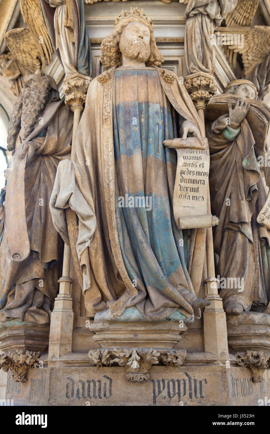 Le roi David représenté sur le puits de Moïse de Claus Sluter, sculpteur de la Renaissance néerlandaise dans la Chartreuse de Champmol à Dijon, Bourgogne, France. Banque D'Images