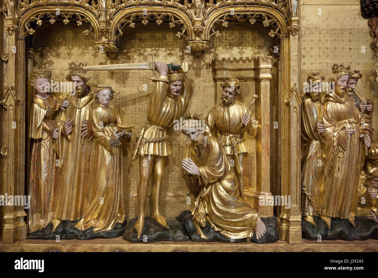 Décapitation de Saint Jean Baptiste. Détail du retable des Saints et des Martyrs de la Chartreuse de Champmol par sculpteur Renaissance flamande Jacques de Baerze (1390-1399) sur l'affichage dans le Musée des Beaux-Arts de Dijon (Musée des beaux-arts) à Dijon, Bourgogne, France. Banque D'Images Décapitation de Saint Jean Baptiste. Détail du retable des Saints et des Martyrs de la Chartreuse de Champmol par sculpteur Renaissance flamande Jacques de Baerze (1390-1399) sur l'affichage dans le Musée des Beaux-Arts de Dijon (Musée des beaux-arts) à Dijon, Bourgogne, France. Banque D'Images