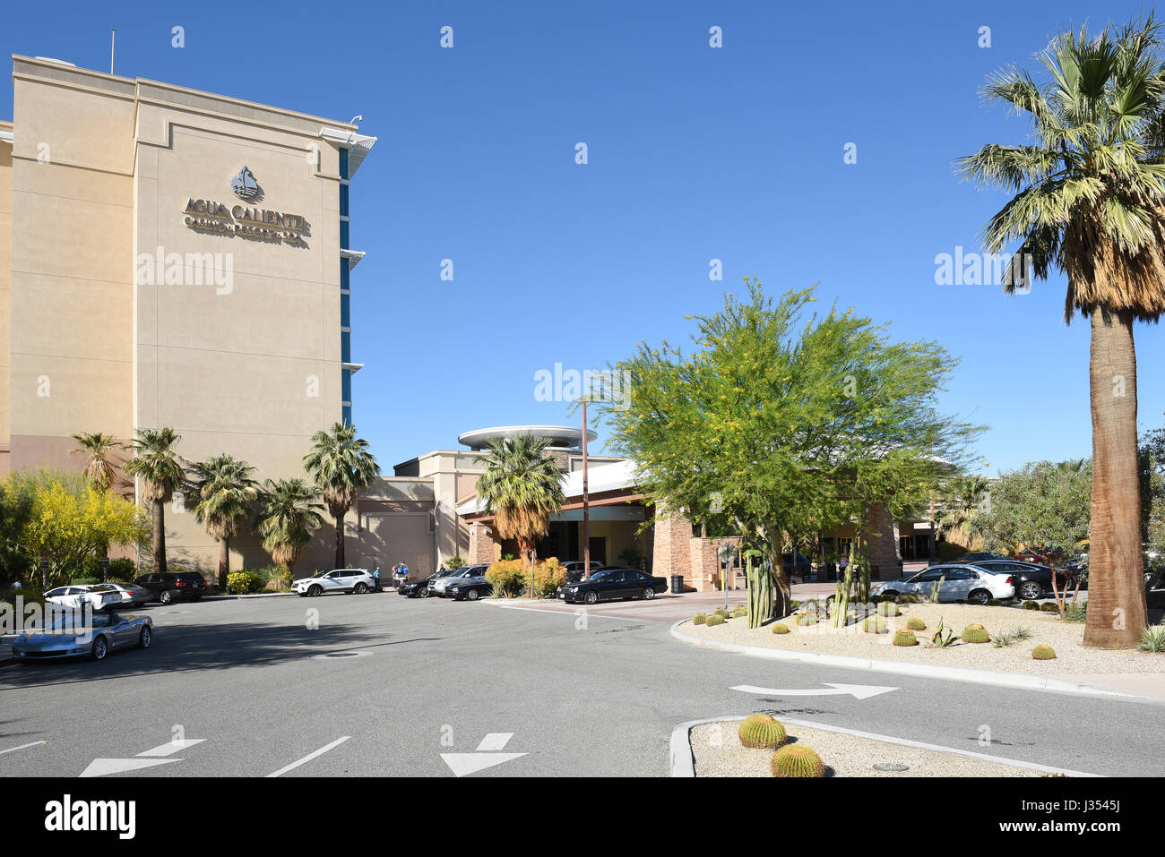 PALM SPRINGS, CA - le 24 mars 2017 : Agua Caliente Casino Resort Spa Service de voiturier à l'entrée d'entraînement de Bob Hope. Banque D'Images