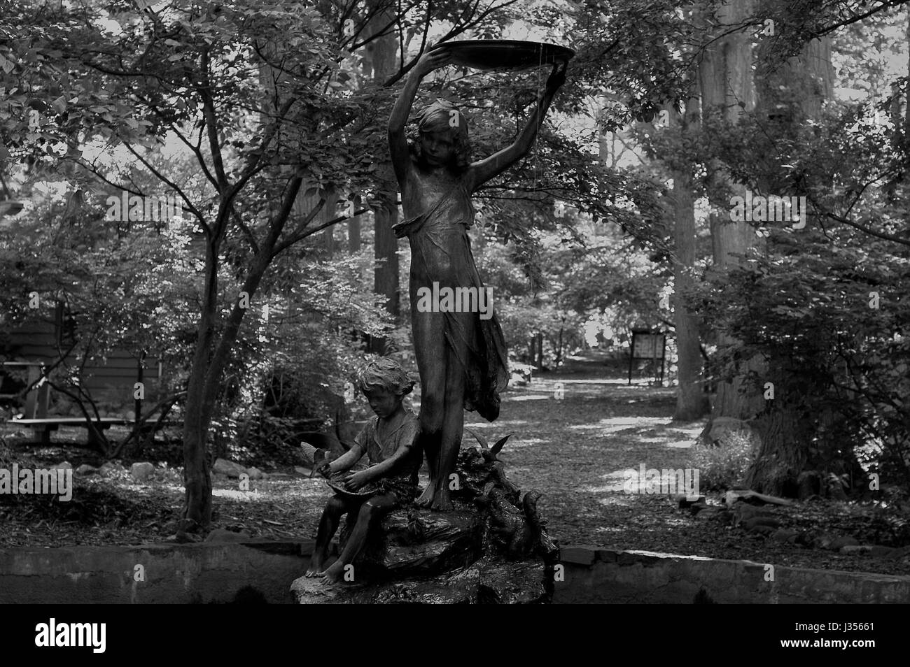 La fontaine à Theodore Roosevelt, sanctuaire à Oyster Bay, New York qui dispose d''un garçon et une fille. Banque D'Images