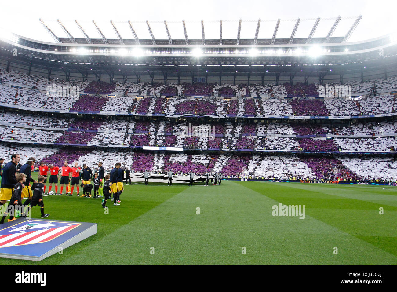 Madrid, Espagne. 09Th Mai, 2017. Groupe de l'équipe UEFA de Liune entre le Real Madrid vs Atletico de Madrid au Santiago Bernabeu à Madrid, Espagne, le 2 mai 2017 . Gtres más información : crédit en ligne Comuniación,S.L./Alamy Live News Banque D'Images