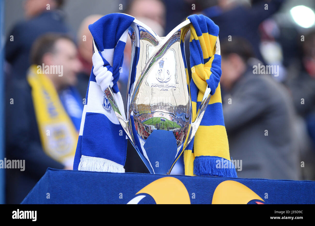 Varsovie, Pologne. 2 mai, 2017. Polissage Final Cup 2017 : Match Arka Gdynia - Lech Poznan 2:1 ---- Cup Crédit : LenorKi/Alamy Live News Banque D'Images