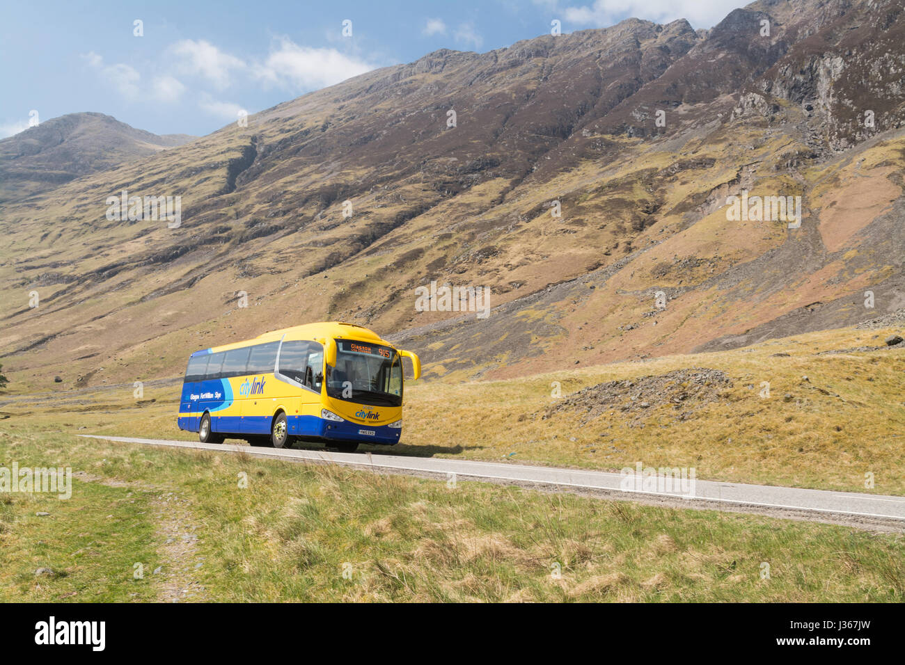 Citylink coach - Scottish Citylink voyageant à travers les Highlands écossais entre Skye et Glasgow, Écosse, Royaume-Uni Banque D'Images