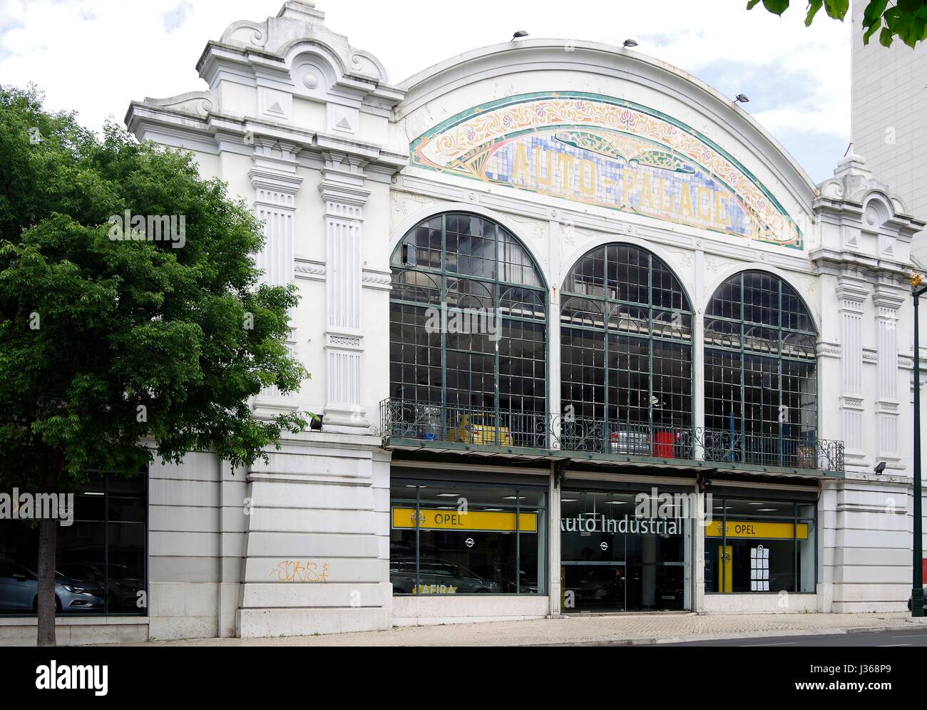 Lisbonne, Portugal, location d'exposition et d'un garage, 1907-8 construit dans un style Art Nouveau, architecte, Guilherme Francisco, Baracho Banque D'Images