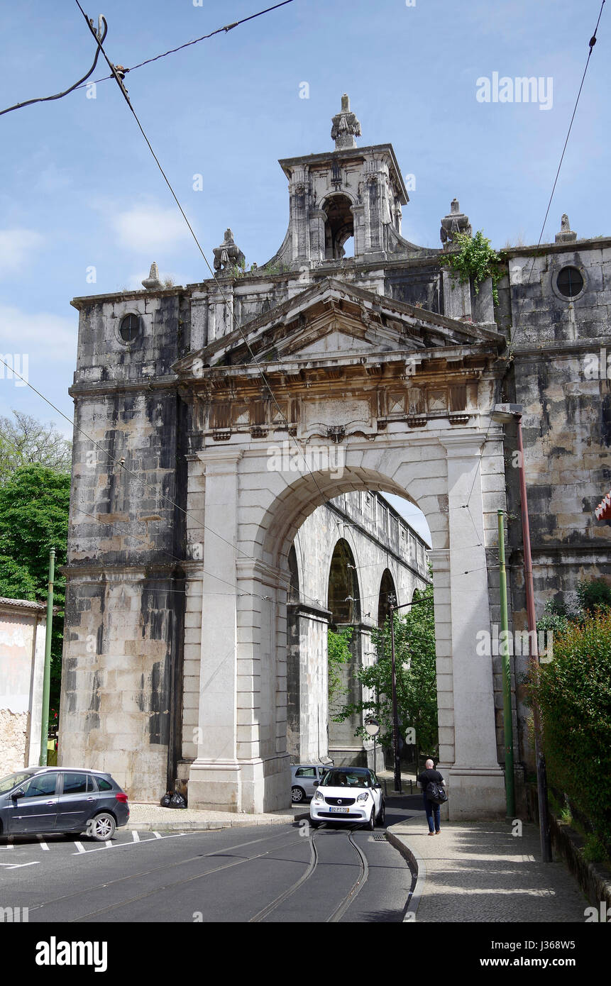 Lisbonne, de triomphe, d'Aguas Livres, l'aqueduc de l'eau potable pure Banque D'Images