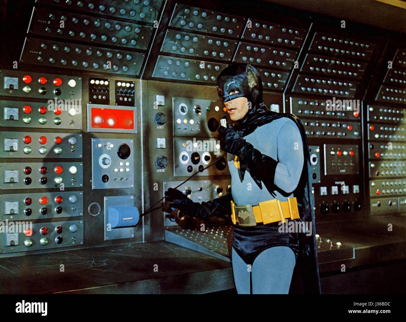 Série TV Batman 1966-1968 USA Réalisateur : Leslie H. Martinson Adam West. Il est interdit de reproduire la photo hors contexte de la promotion du film. Il doit être porté au crédit de l'entreprise de film et/ou le photographe attribué par ou autorisé par/admis sur l'ensemble de l'entreprise cinématographique. Limitée à un usage éditorial. Photo12 n'accorde pas le droit à l'image des personnes représentées. Banque D'Images