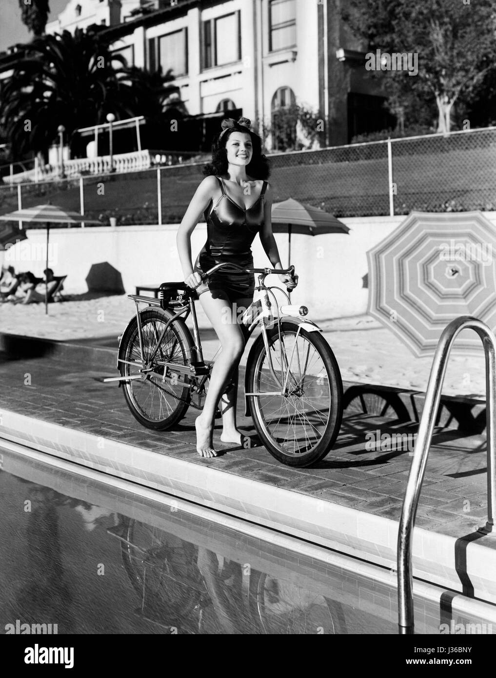 Rita Hayworth Ca 1940 . Il est interdit de reproduire la photo hors contexte de la promotion du film. Il doit être porté au crédit de l'entreprise de film et/ou le photographe attribué par ou autorisé par/admis sur l'ensemble de l'entreprise cinématographique. Limitée à un usage éditorial. Photo12 n'accorde pas le droit à l'image des personnes représentées. Banque D'Images