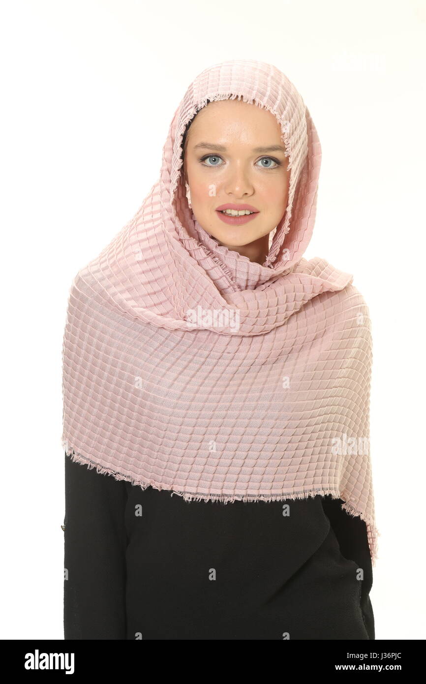Jeune femme musulmane avec écharpe Banque D'Images