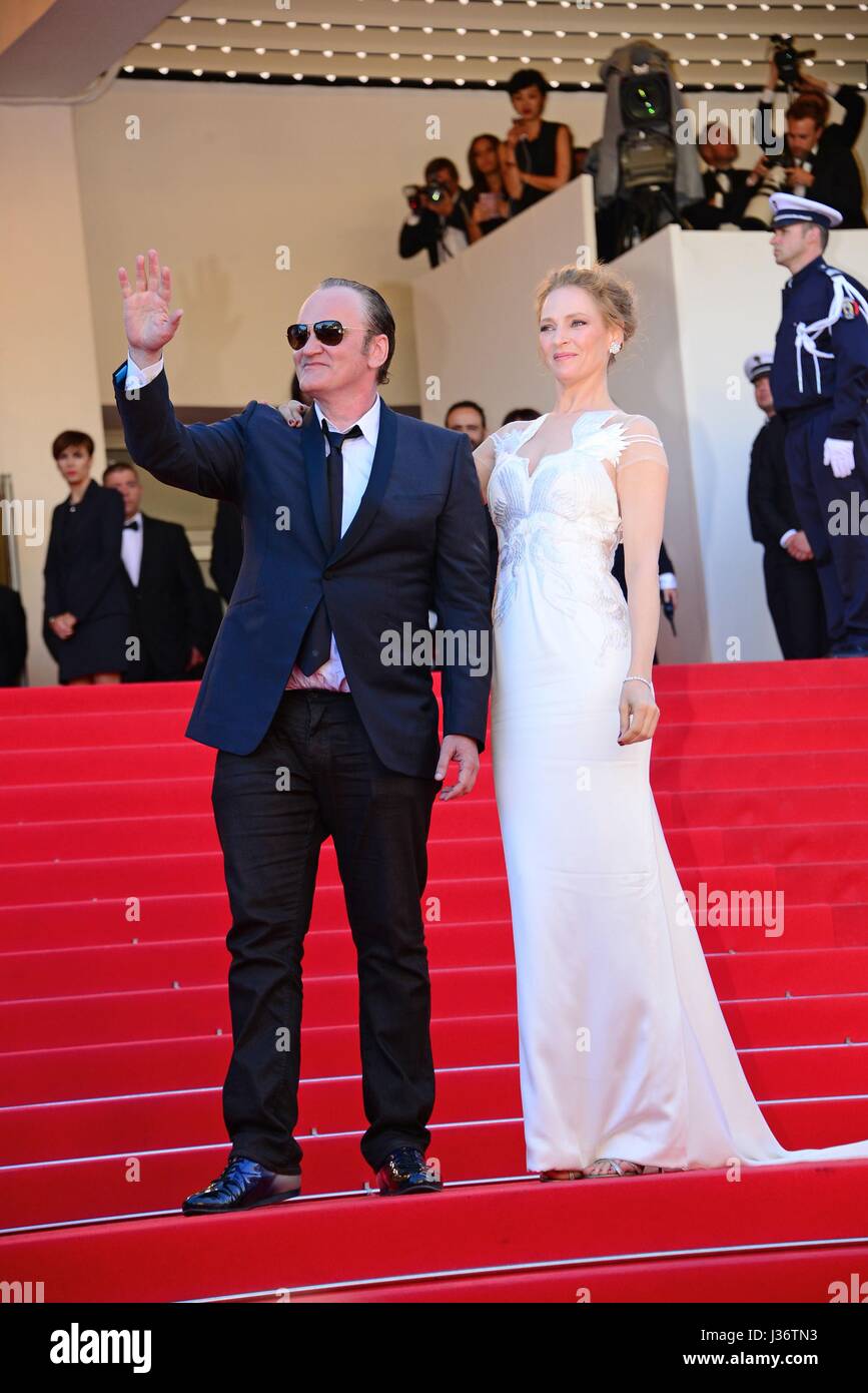 Uma Thurman et Quentin Tarantino 67e Festival de Cannes Montée des marches du film "Pour une poignée de dollars' Cérémonie de clôture 24 mai 2014 Robe Marchesa. Banque D'Images