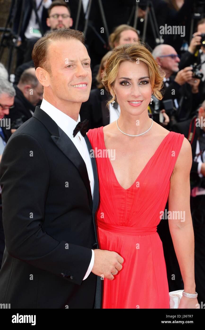 Rocco Siffredi avec son épouse Rosa Caracciolo arrivant sur le tapis