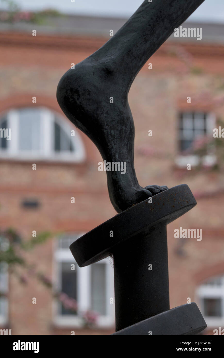 Détail d'une statue d'artistes de cirque à l'extérieur du Centre national des Arts du Cirque à Hoxton dans East London,UK Banque D'Images