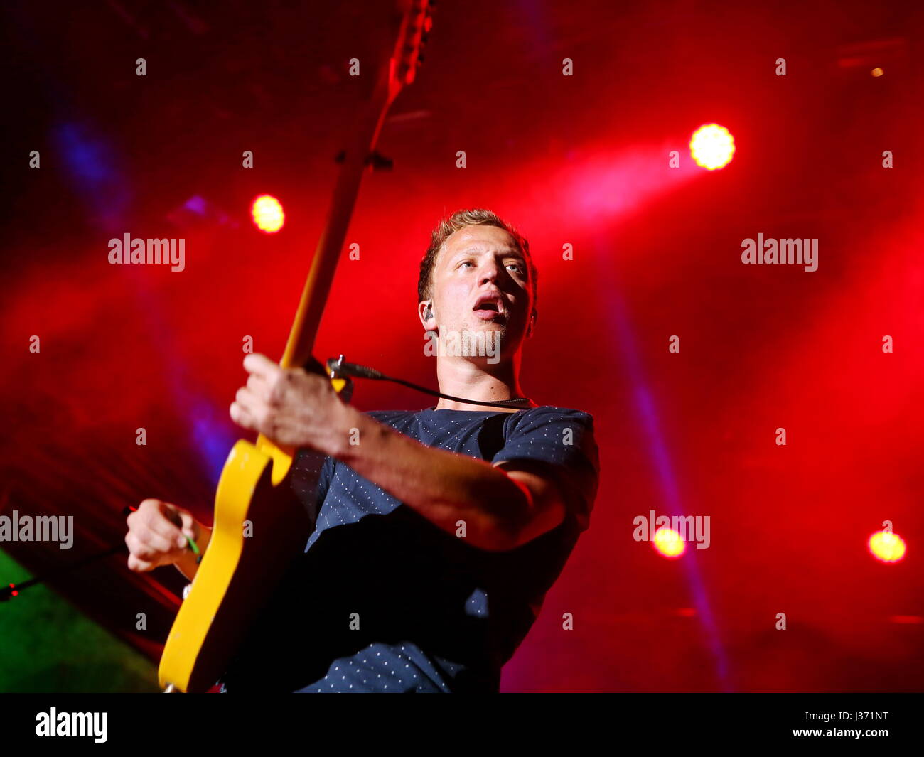 Giessen, ALLEMAGNE. 25 août, 2016. Joris, auteur-compositeur allemand, vrai nom Joris Ramon Buchholz, concert d'ouverture à Gießener Kultursommer 2016, Klosterruine Schiffenberg/Giessen/Allemagne --- Fotocredit : Christian Lademann Banque D'Images