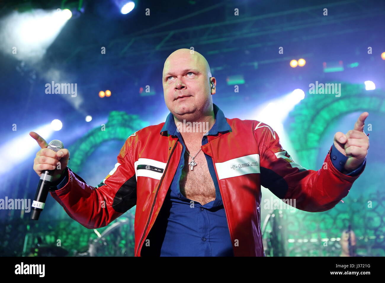 Giessen, ALLEMAGNE. 26 août 2016. Avantasia, Supergroupe de rock allemand et metal opera project créé par Tobias Sammet (chanteur du groupe Edguy) avec des musiciens invités. Dernier concert de 'Ghostlights World Tour 2016" à Gießener Kultursommer 2016, Schiffenberg/Gießen/Allemagne, en photo : Michael Kiske (Ex-Helloween) en tant que chanteur --- Fotocredit : Christian Lademann Banque D'Images