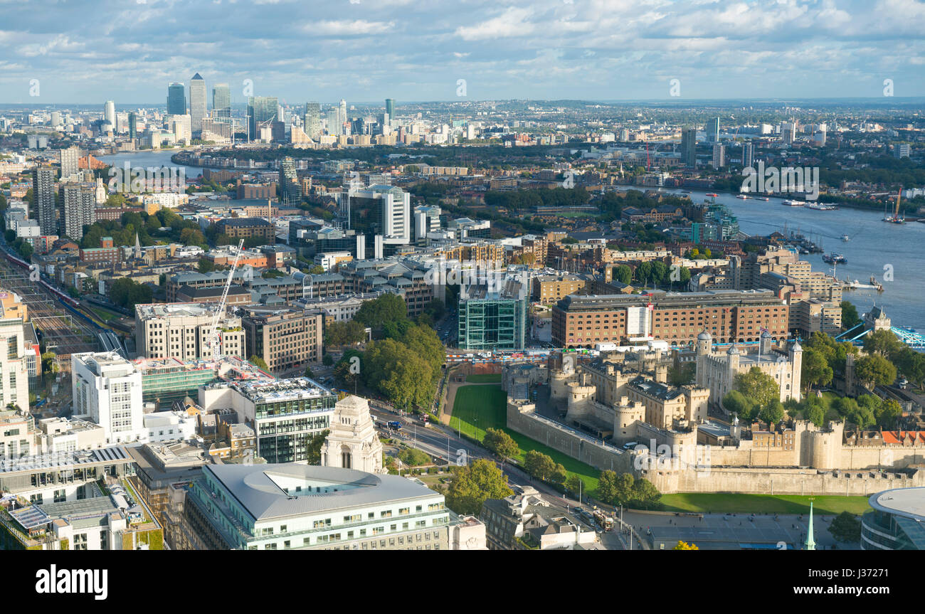 Aperçu de la Tour de Londres et le quartier financier, vu du ciel Garden, Londres, Royaume-Uni Banque D'Images