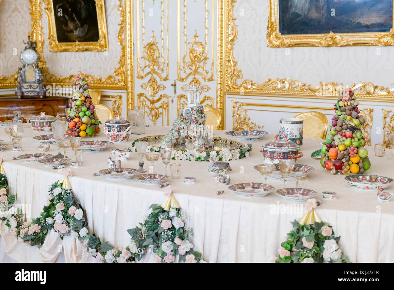 Table à manger dans la salle à manger d'État, Palais de Catherine, Pouchkine, près de Saint Petersburg, Russie Banque D'Images