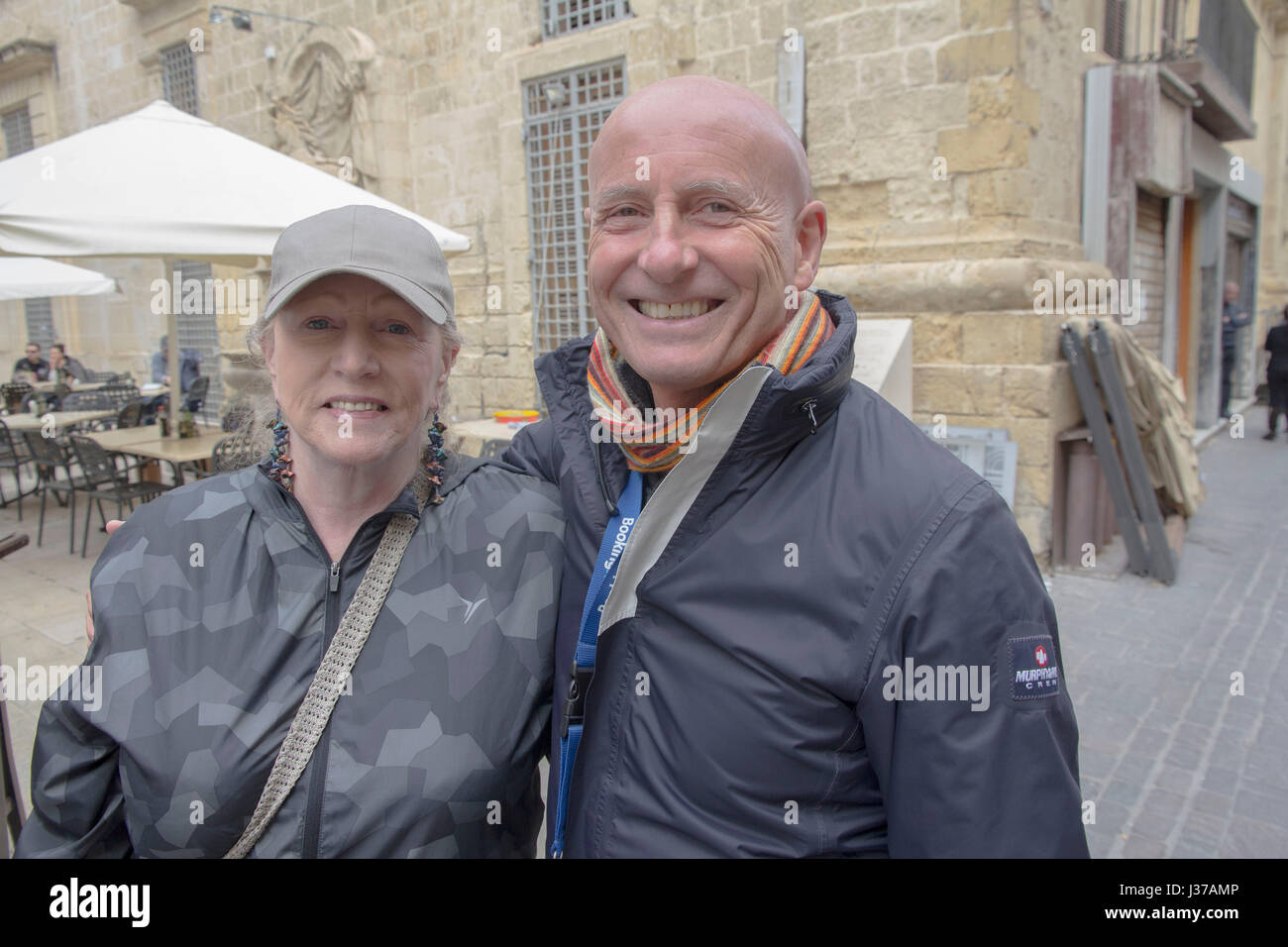 Melinda et notre guide dans la Valette Nick Ripard Mdina, l'ancienne vieille ville fortifiée au sein de la capitale moderne de Vallette, Malte Banque D'Images