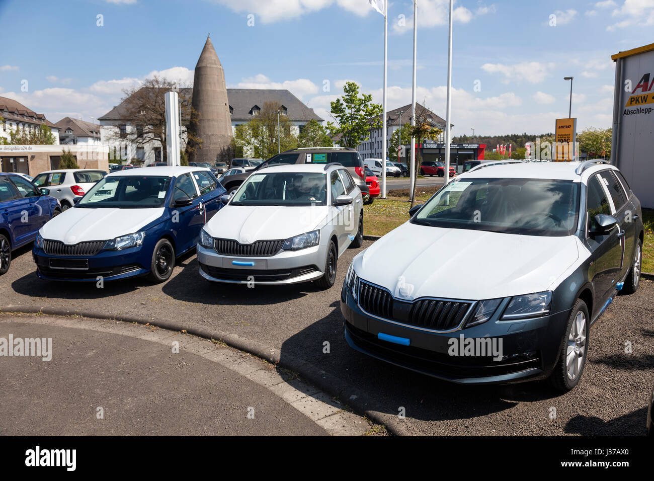 Francfort, Allemagne - le 30 mars 2017 : Nouvelle Skoda Fabia et Octavia voitures chez un concessionnaire à Francfort, Allemagne Banque D'Images