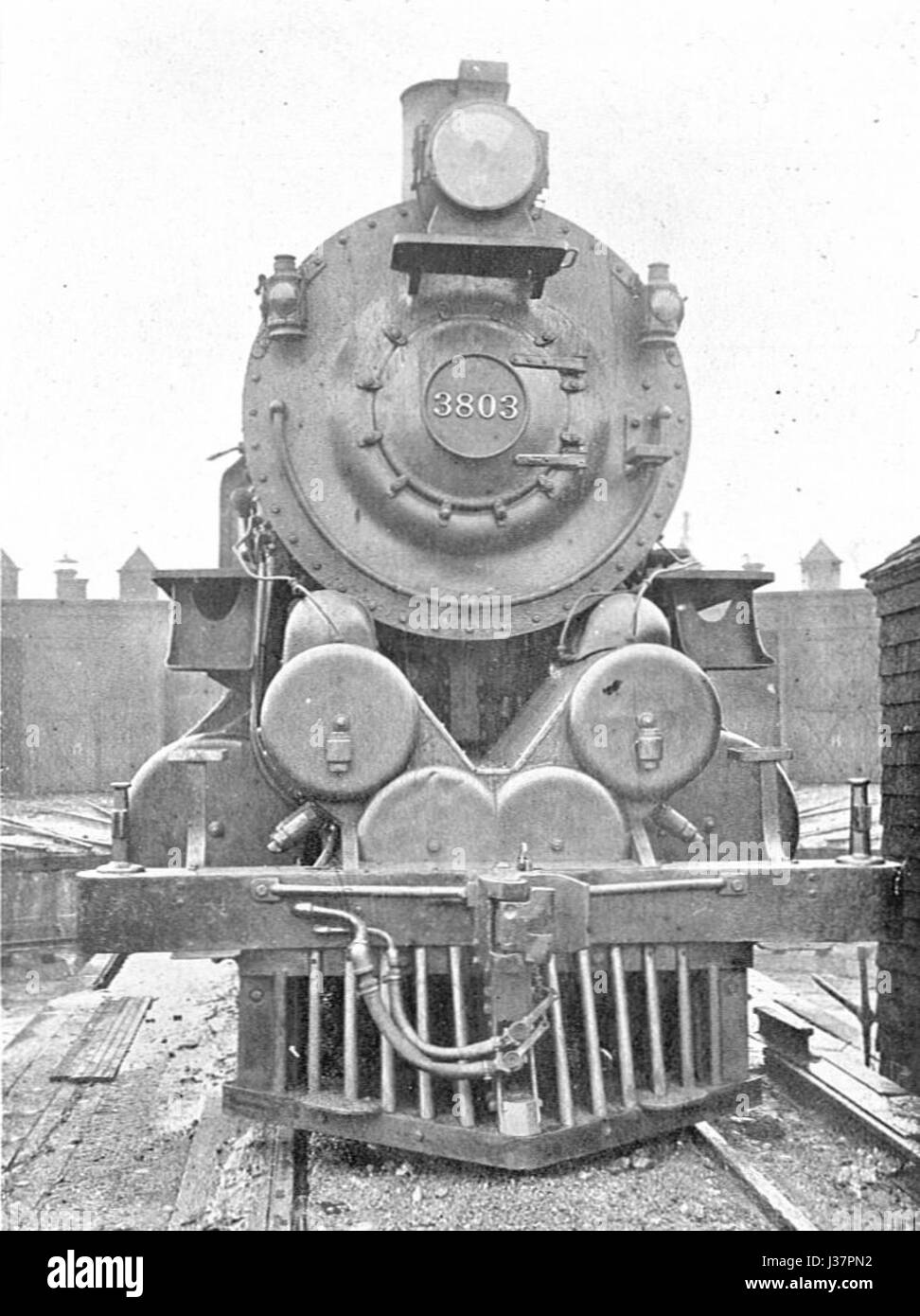 La locomotive Cole, 3803, est une locomotive à vapeur historique du New York Central Railroad. Cette locomotive est importante pour ses innovations technologiques dans le transport ferroviaire au début du XXe siècle. Banque D'Images