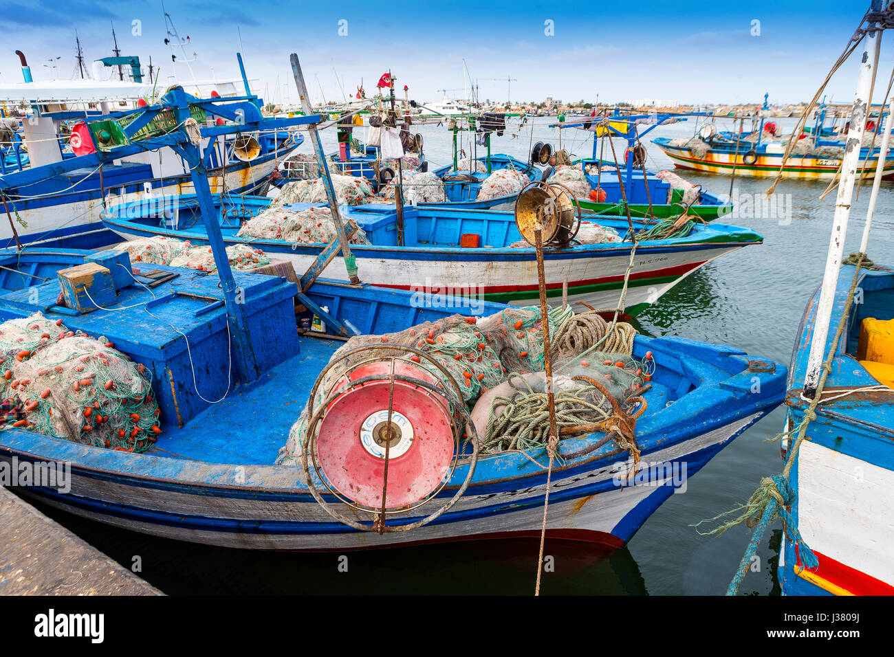 Bateau de pêche traditionnel dans rHoumt Souk, Marina, Tunisie, bateaux de pêche, l'île de Djerba, Banque D'Images
