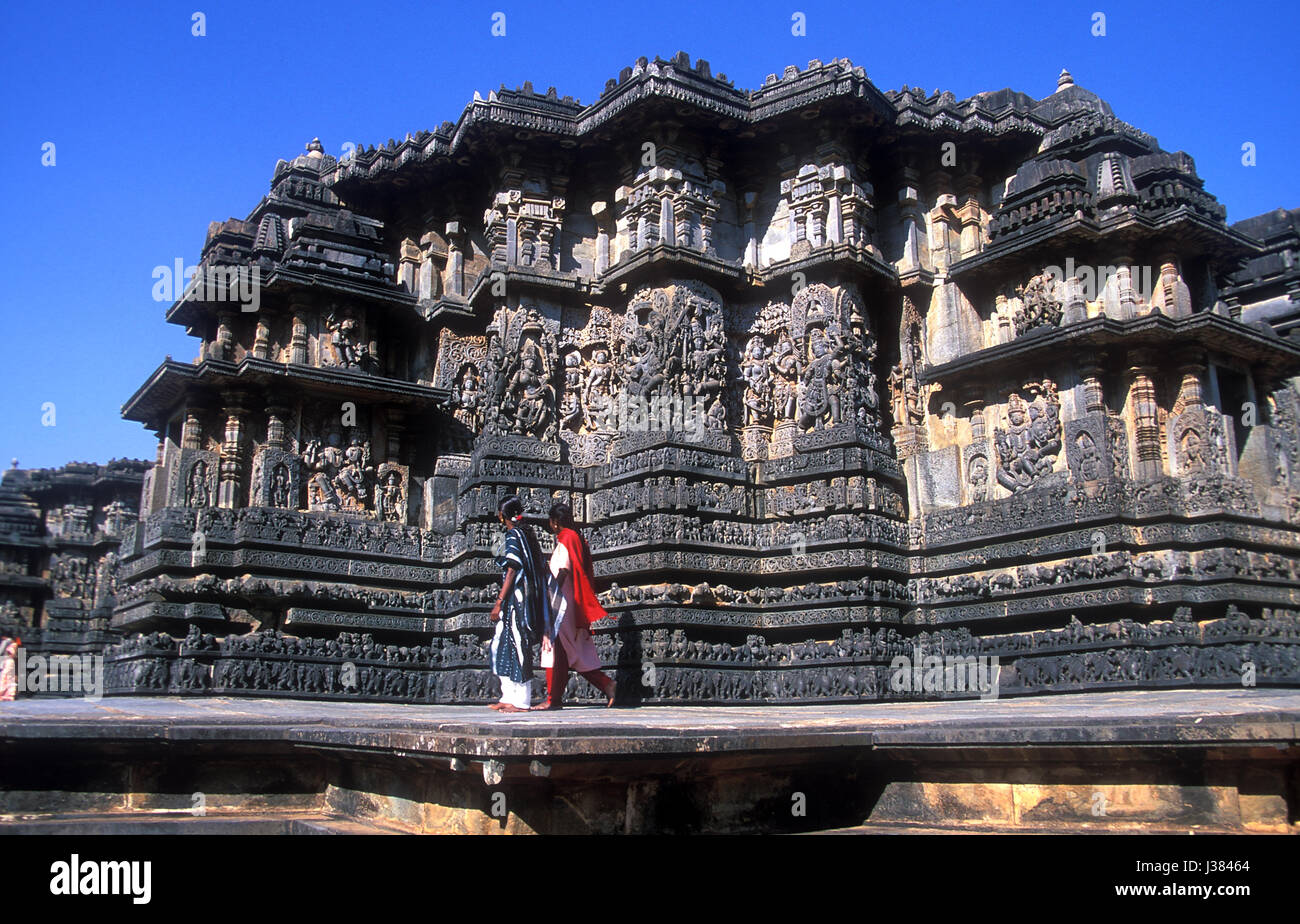 Les murs du Temple Chennakesava à Belur dans l'état du Karnataka, en Inde, construit par un roi Hoysala début en 1117 AD, sont sculptées à la sculpture. Banque D'Images